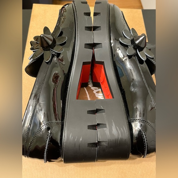 Christian Louboutin Daisy Spikes Loafers
Sz 37 US 7 - Picture 10 of 12